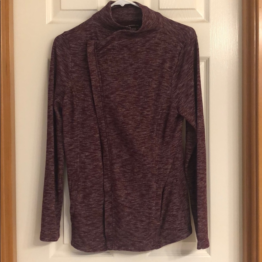 Asymmetric zip up